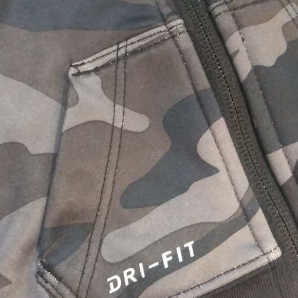 Nike - Picture 4 of 5